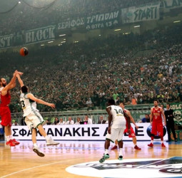 Dos prórrogas, triple letal de Spanoulis, Olympiacos campeón de la HEBA