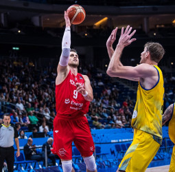 Ponitka lleva a Polonia a sus primeros cuartos de final del EuroBasket en 25 años (94-86)