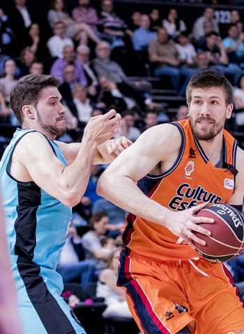 El Valencia quiere mantener en plantilla a Ivan Buva