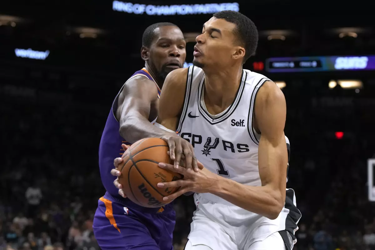La luz de Wembanyama ciega totalmente a los Suns, 132-121