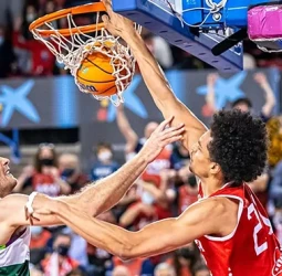 El BAXI Manresa apabulla al Unicaja y da primero en cuartos de final (86-63)