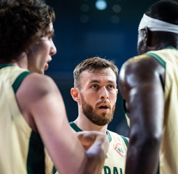 Australia arrasa ante Japón en un enfrentamiento decisivo (109-89)