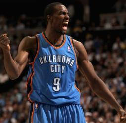 Durant e Ibaka suplieron con garantias al expulsado Westbrook ante los Mavericks