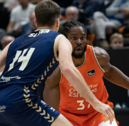 El Valencia Basket se lleva un cara o cruz ante el UCAM Murcia, 83-82