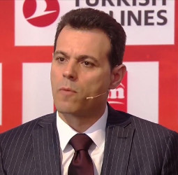 Rueda de empresa del entrenador campeón de la EuroLiga, Dimitris Itoudis