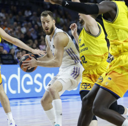 El Chacho despierta la inercia ganadora del Real Madrid (95-68)