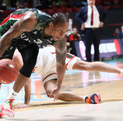 UNICS establece su marca de triples para ponerse [1-0] (94-88)