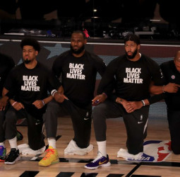 La NBA se reanuda rodilla en tierra