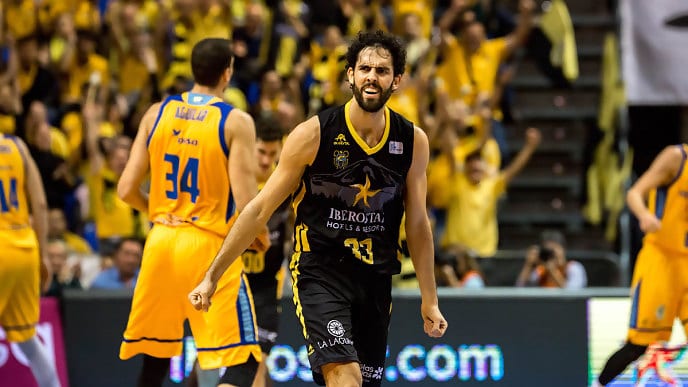 Davin White y Javier Beirán abusan en el derbi canario (92-71)