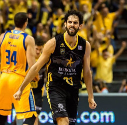Davin White y Javier Beirán abusan en el derbi canario (92-71)
