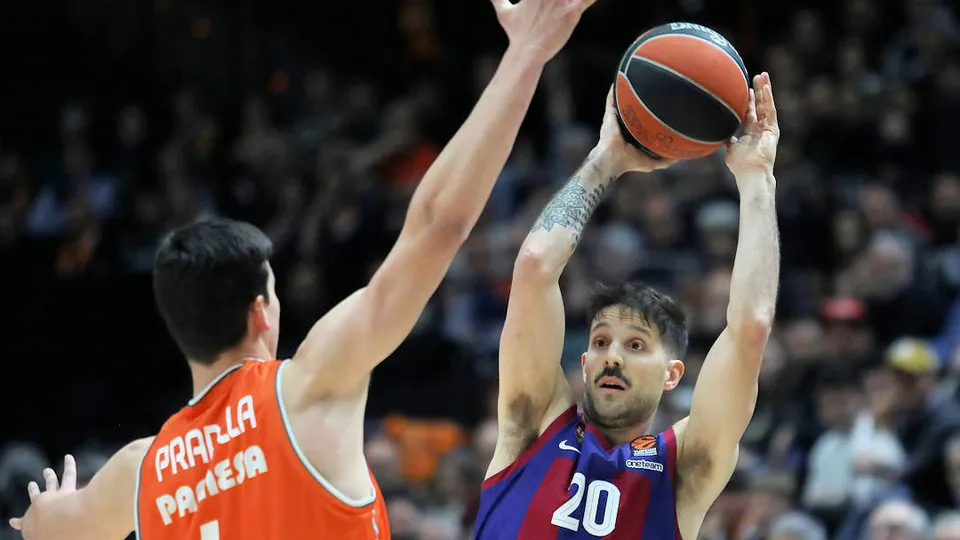 Barcelona y un inmaculado Vesely rebajan la pasión fallera en Valencia (78-88)