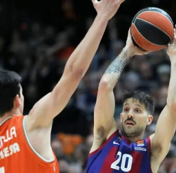 Barcelona y un inmaculado Vesely rebajan la pasión fallera en Valencia (78-88)