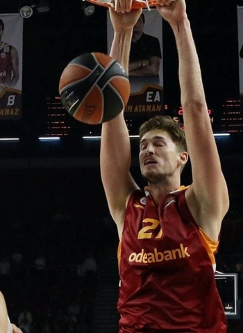 El CSKA Moscú negocia con Tibor Pleiss