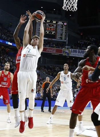 El Real Madrid vence al CKSA con una exhibición de equipo (82-69)