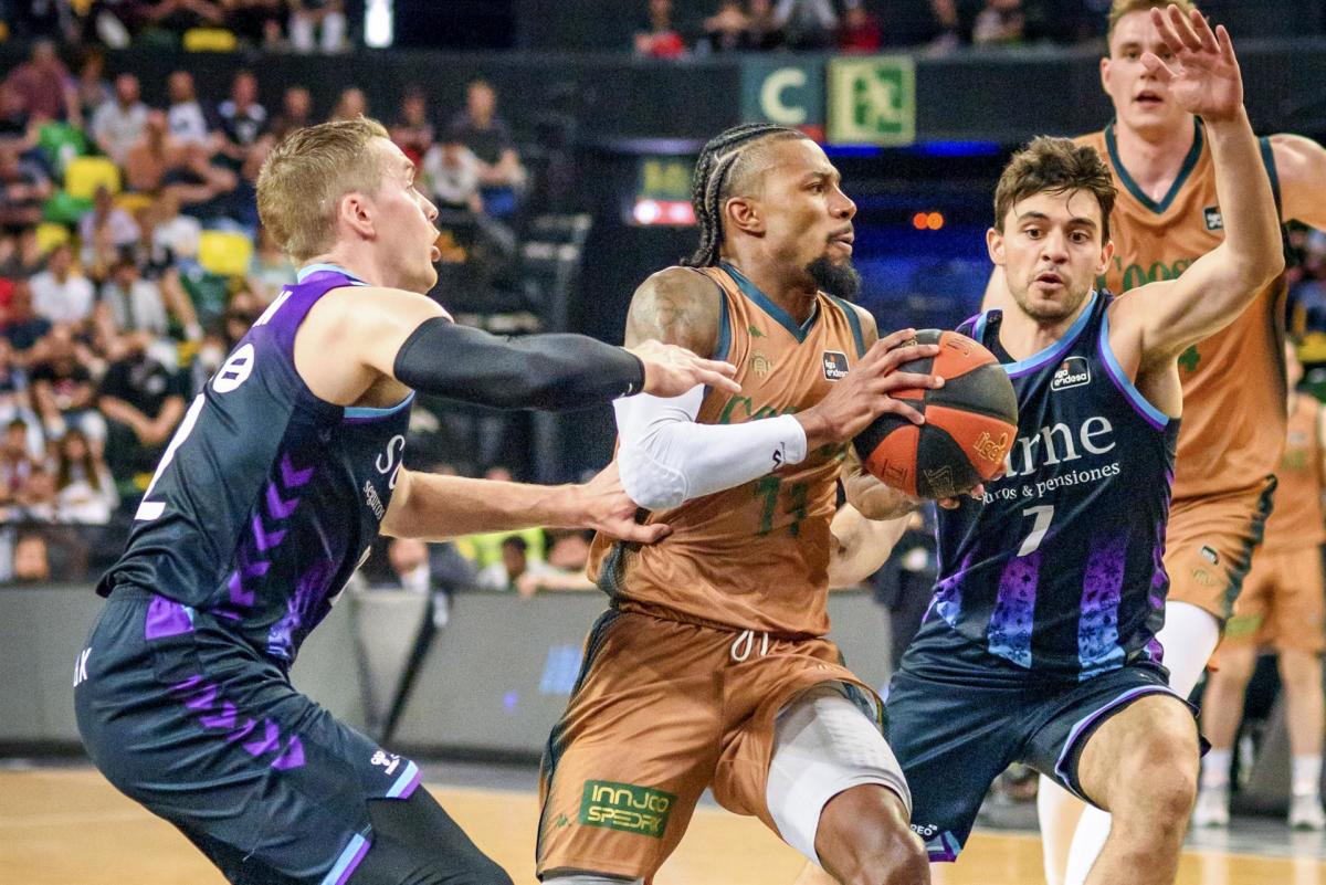 Evans y el Coosur Betis dejan al Surne Bilbao Basket sin Playoff (98-99)