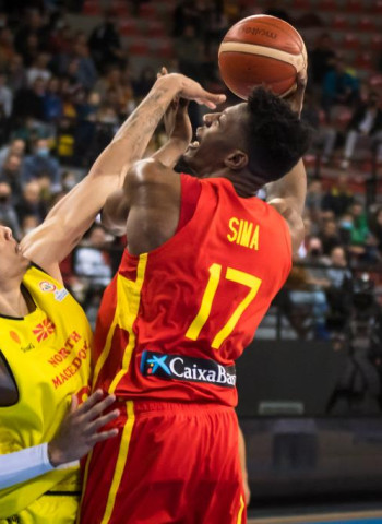 España inicia con solvencia el camino al Mundial (65-94)