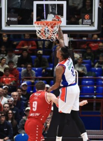 El Anadolu Efes le saca los colores al Armani Milán (51-80)