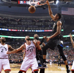 [0-1] Antetokounmpo se la arma a los Raptors (97-83)