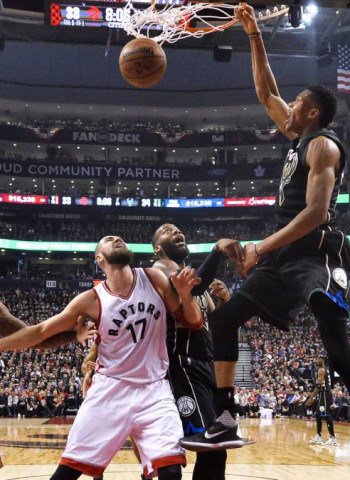 [0-1] Antetokounmpo se la arma a los Raptors (97-83)