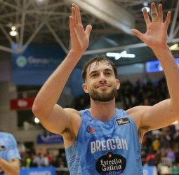 Sergi García, celeste una temporada más
