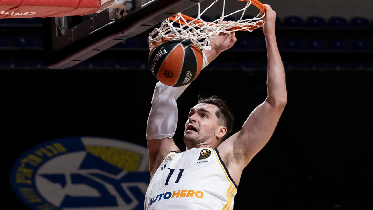 Real Madrid aplasta al Maccabi para mantener su récord perfecto, 70-99