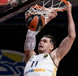 Real Madrid aplasta al Maccabi para mantener su récord perfecto, 70-99