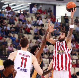 Panathinaikos y Olympiacos arrancan las semifinales griegas ganando
