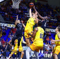 El Gran Canaria firma un gran partido para llevarse la Copa Isola (90-92)