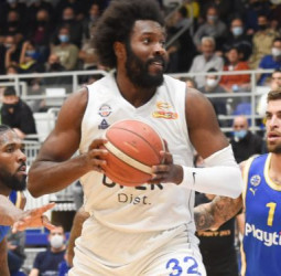 El Maccabi sigue de cerca a Chinanu Onuaku