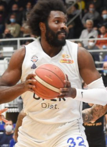 El Maccabi sigue de cerca a Chinanu Onuaku
