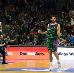 El Unicaja depende de si mismo para la Copa, tras su fácil victoria ante el GBC (94-55)