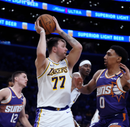 Doncic lidera a los Lakers para romper la mala racha, 107-96
