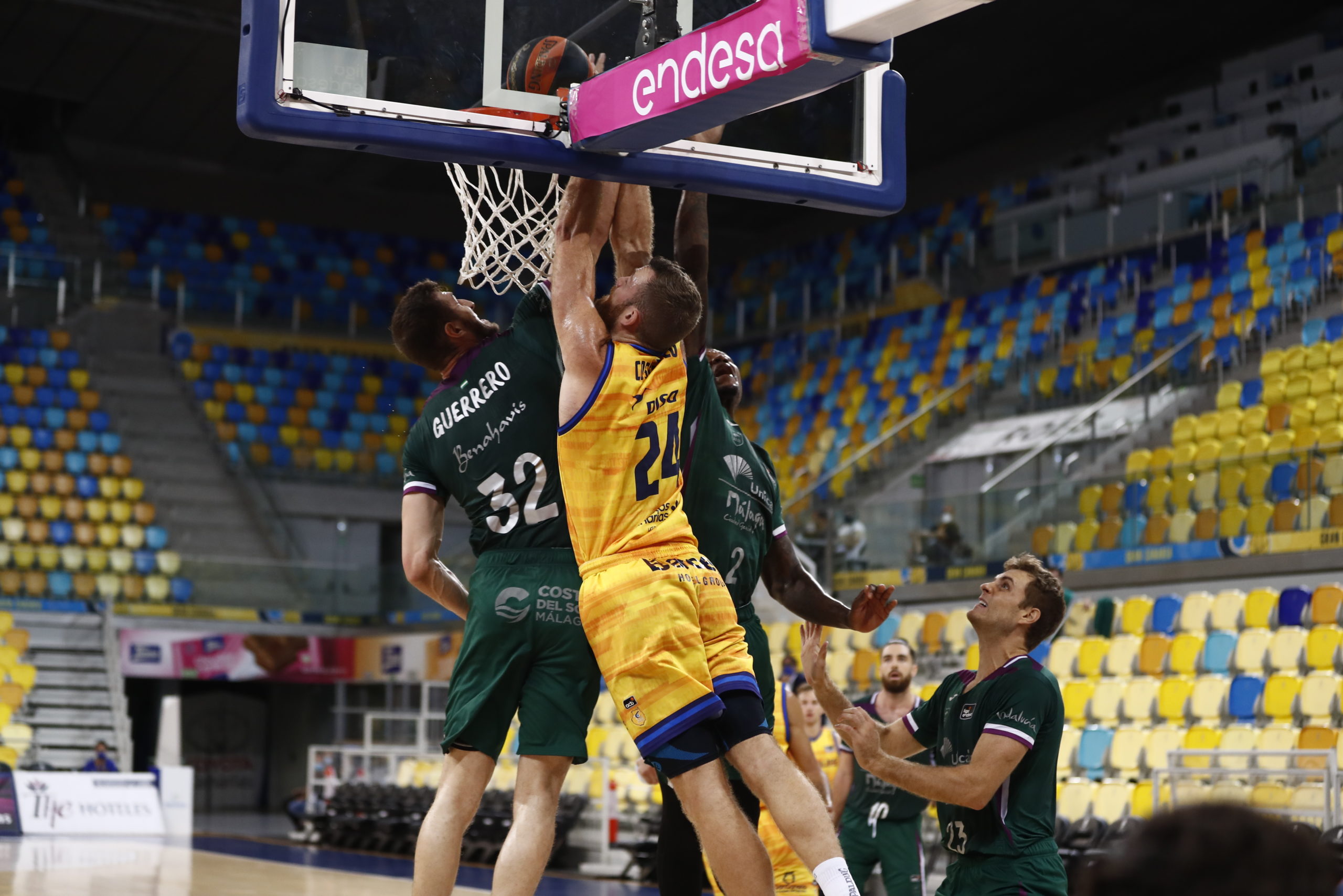 El Herbalife Gran Canaria se ahoga en la orilla (80-84)