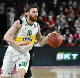 Onuralp Bitim, objetivo del Anadolu Efes y Fenerbahce