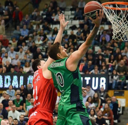 El Divina Seguros Joventut certifica la permanencia ante Montakit Fuenlabrada. Un mes y medio de milagro (95-87)