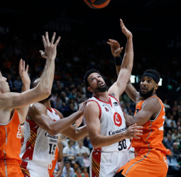 Valencia Basket encuentra la calma tras una tormenta que Zaragoza quiso prolongar (76-69)