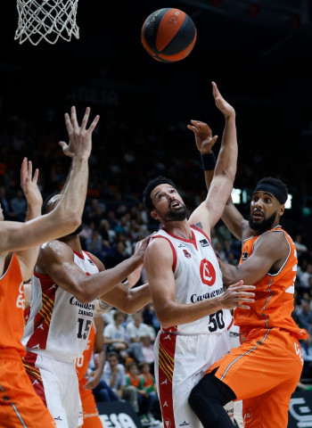 Valencia Basket encuentra la calma tras una tormenta que Zaragoza quiso prolongar (76-69)