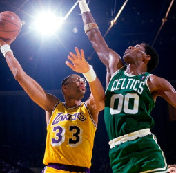 Kareem Abdul-Jabbar; De su gancho al cielo