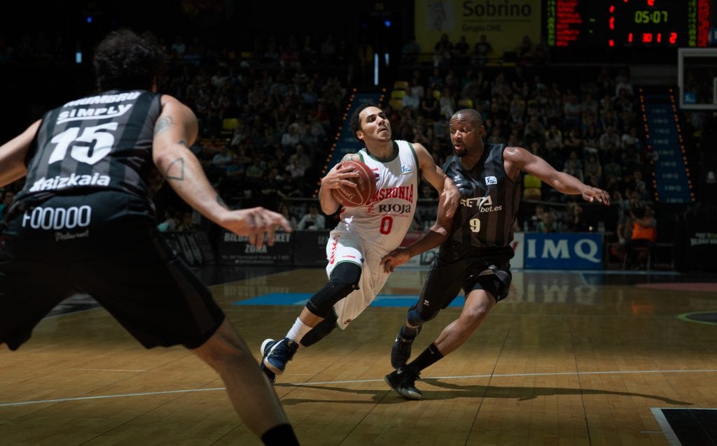 Paso de gigante hacia el factor cancha del Baskonia (64-75)