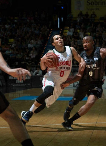 Paso de gigante hacia el factor cancha del Baskonia (64-75)