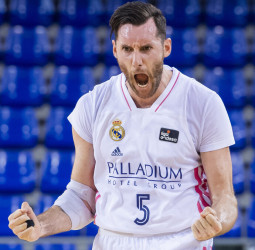 El Real Madrid da un golpe de autoridad en el Clásico (85-87)