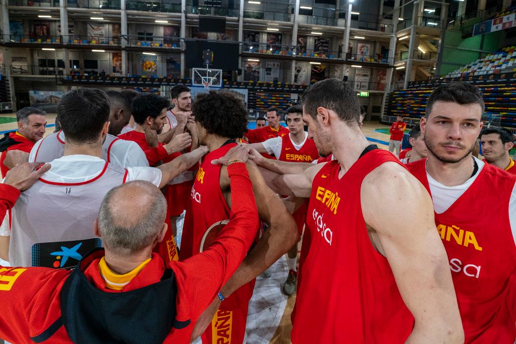 La Selección viaja este miércoles a Rumanía sin Díaz y con Bassas