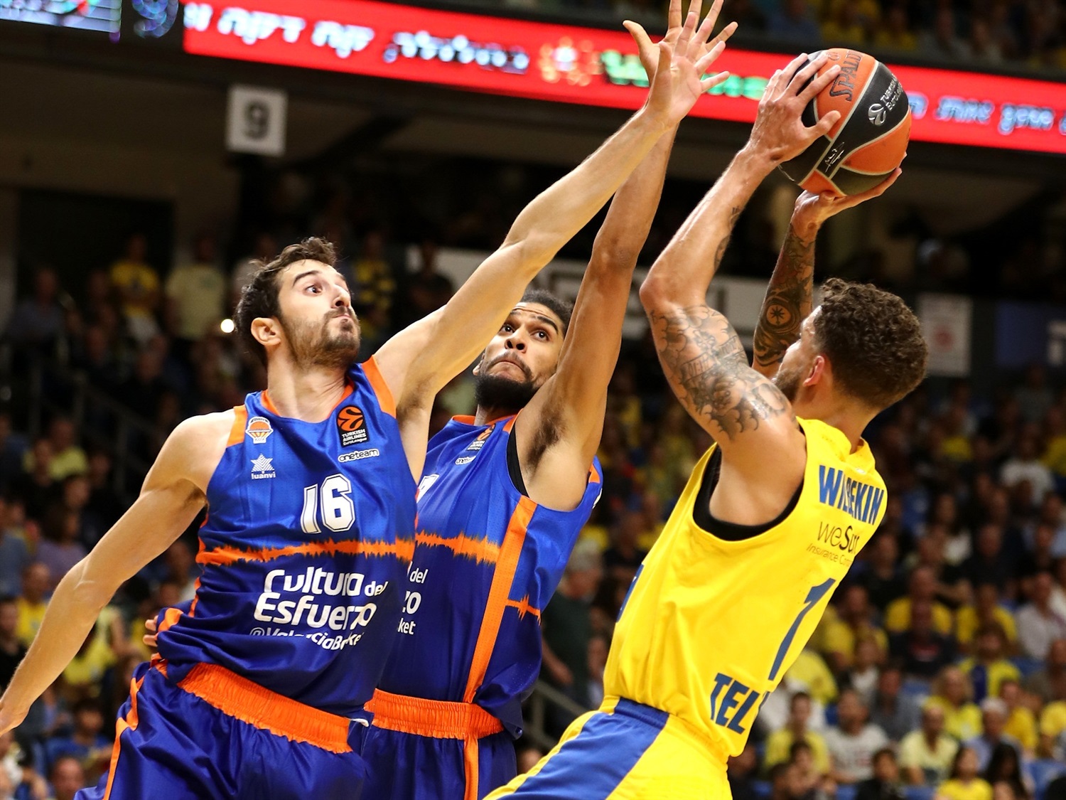 La falta de acierto condena a Valencia Basket en Tel Aviv (76-63)
