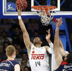 Gustavo Ayón, con unos números que no se veían en la Liga Endesa en 23 años
