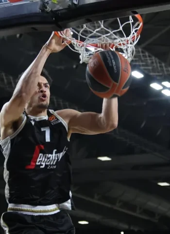 Olympiacos logra aplacar el intento de remontada de la Virtus, 83-85
