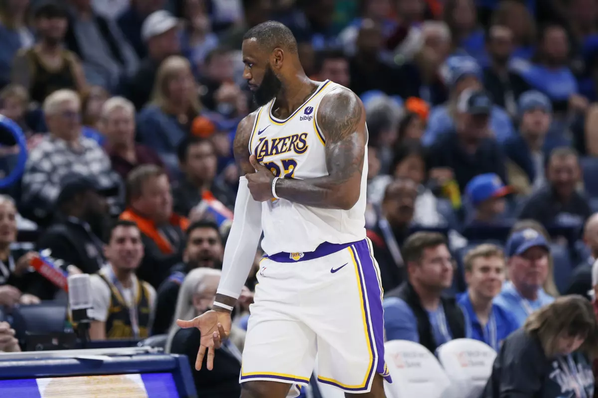LeBron se pone serio y corta la mala racha de los Lakers