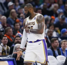 LeBron se pone serio y corta la mala racha de los Lakers