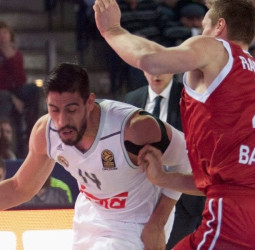 El Real Madrid exhibe su fortaleza ante el Brose Baskets (86-90)