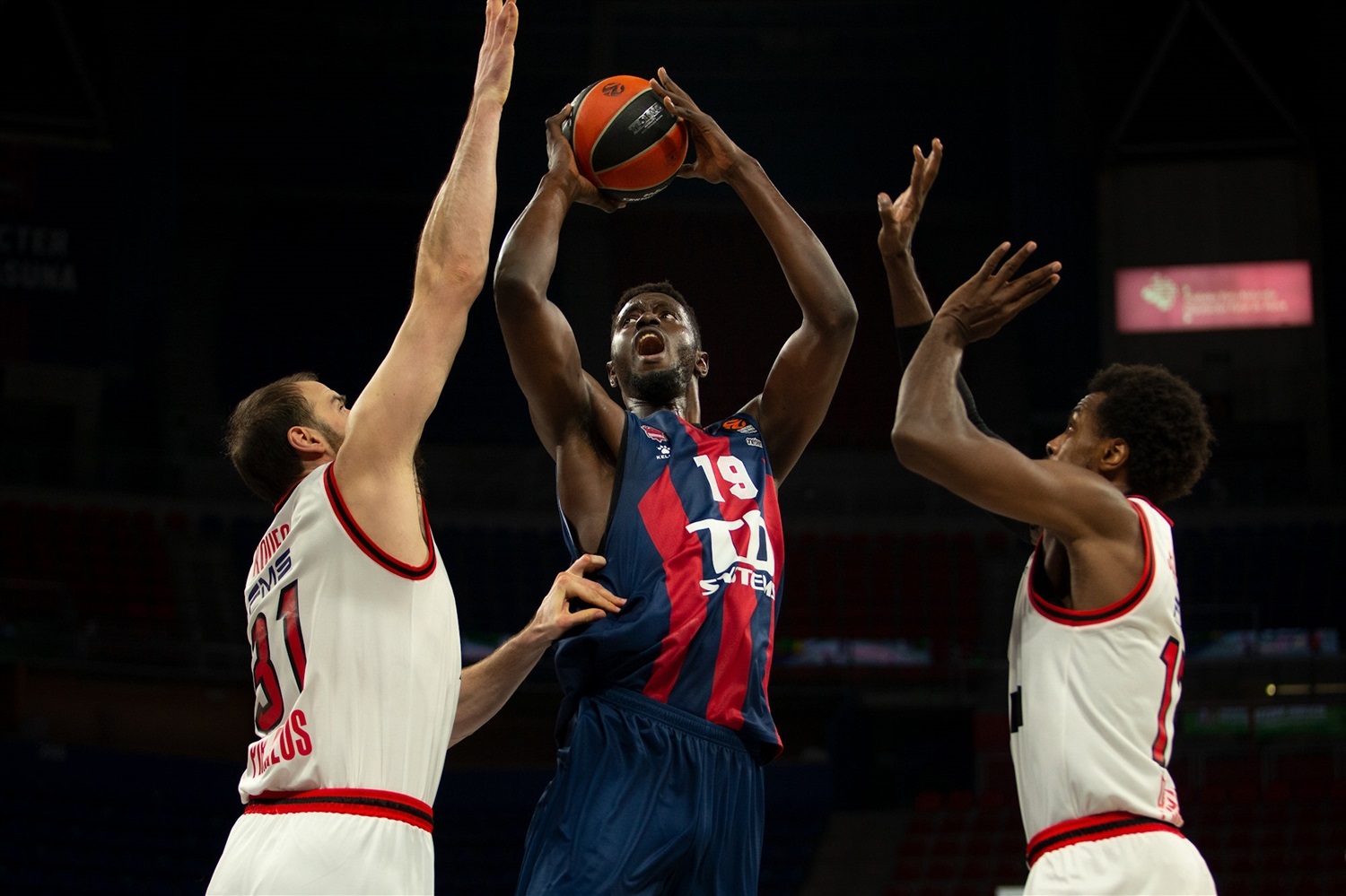 TD Systems Baskonia se aferra a la lucha por el PlayOff (91-66)