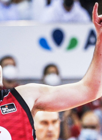 Primer desplazamiento del curso con la visita a Surne Bilbao Basket